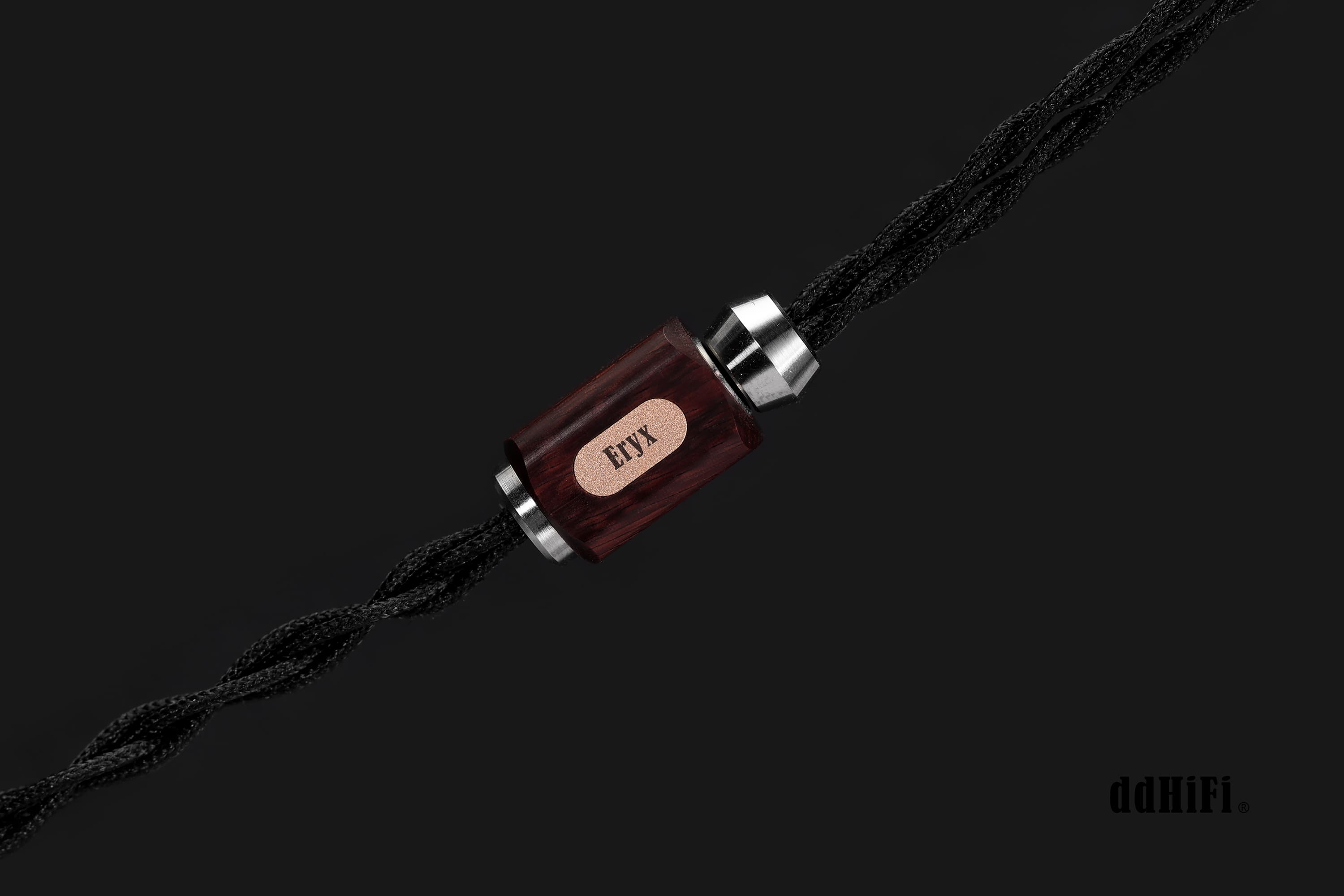 ddHiFi BC130C Eryx prémium IEM kábel fekete háttéren