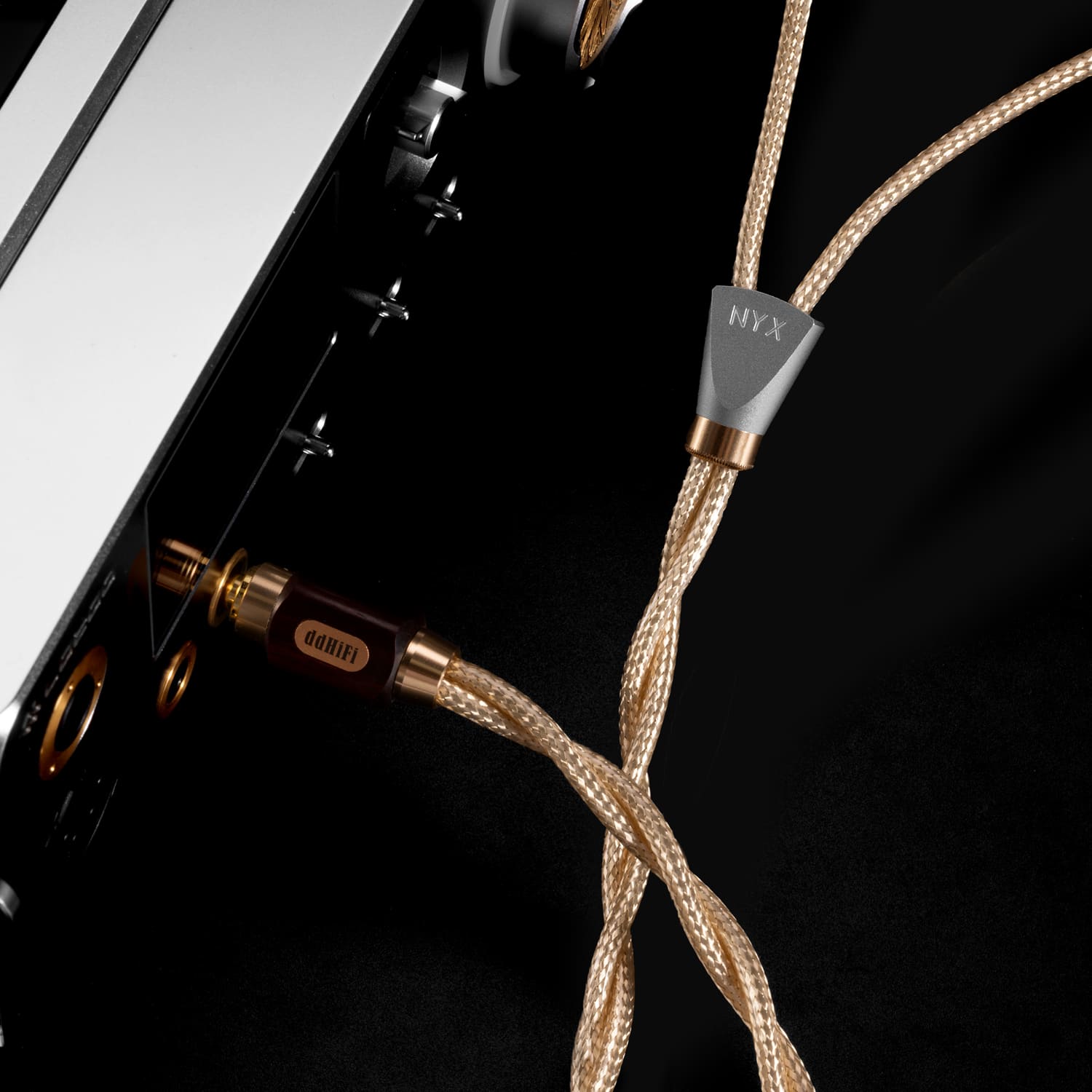 DD HIFI BC150G 4,4 mm-es szimmetrikus csatlakoztatás közben