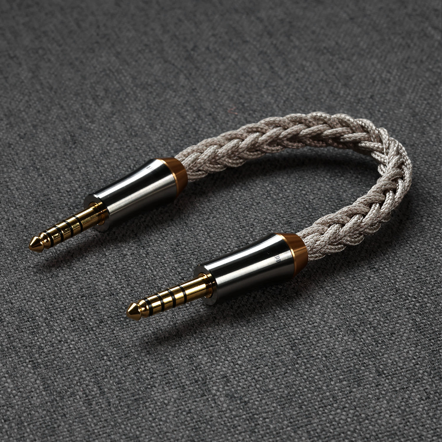 DD HIFI BC44Net rugalmas fonott kábel közelről