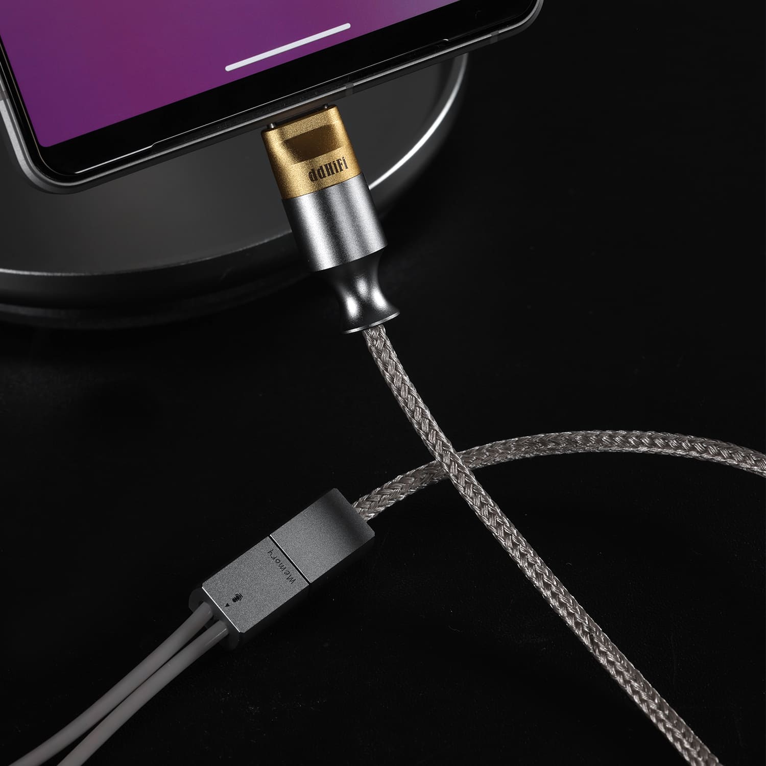 ddHiFi M110C USB-C DAC-kábel okostelefonhoz csatlakoztatva