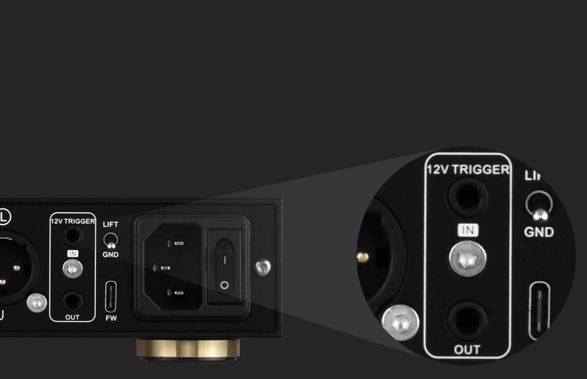 TOPPING A70 Pro 12 V Trigger bemenet és kimenet